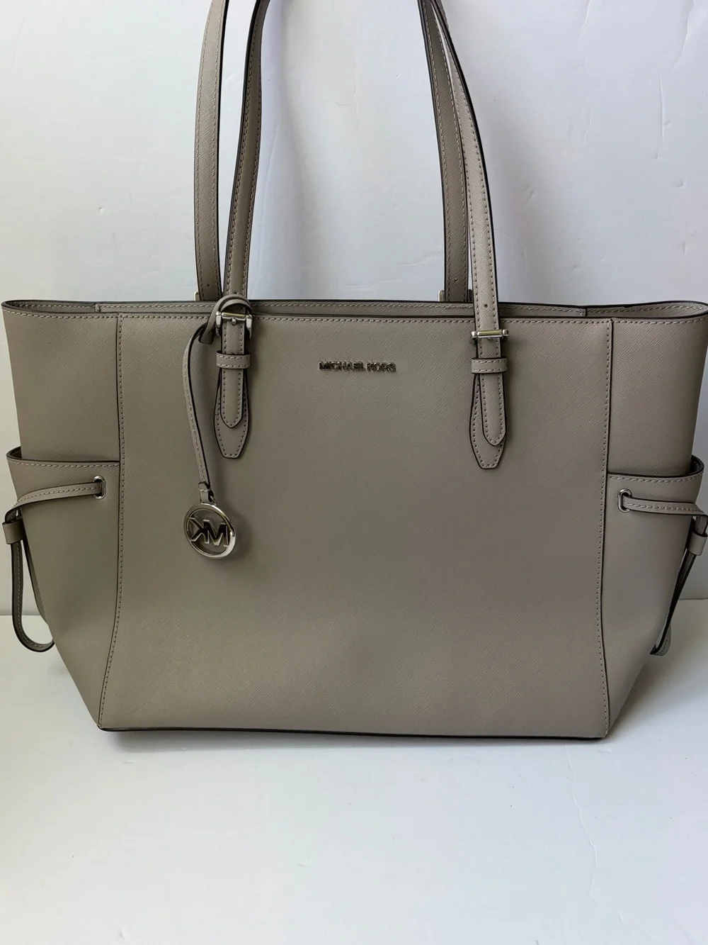 Michael Kors Voyager Medium/Large Saffiano Leather Tote in Pearl Grey